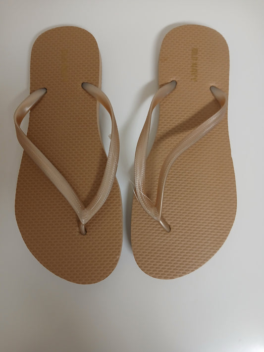 New pre-owned old navy sandals