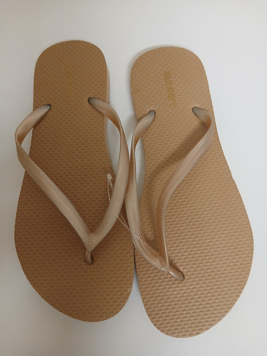 New pre-owned old navy sandals